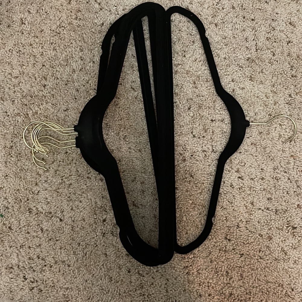 Hangers - Picture 3 of 5